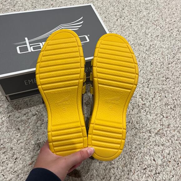 NEW Dansko Roxie Nappa Yellow Sandals Sz EU 39 Womens 8.5 Casual Comfort Summer - Picture 3 of 5